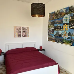 https://marys-center-house.taorminaitalyhotels.com